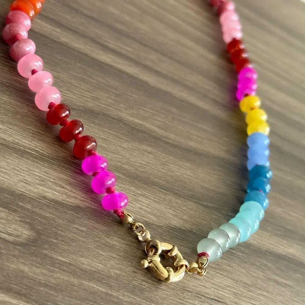 Rainbow Beaded Necklace Q251 - Picture 4 of 5